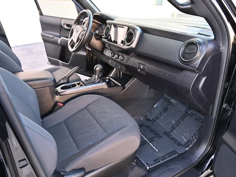 Used 2016 Toyota Tacoma TRD Sport image 13