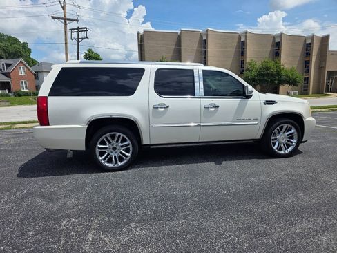 Used 2010 Cadillac Escalade ESV Platinum AWD/4WD image 7