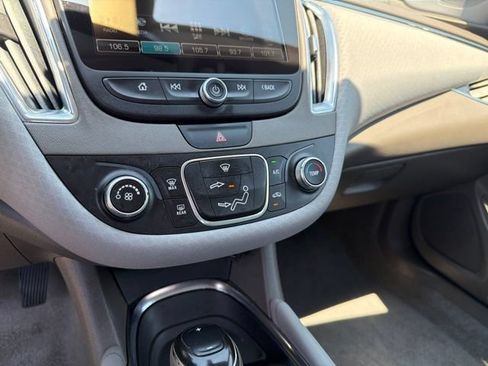 Used 2018 Chevrolet Malibu LT FWD image 19