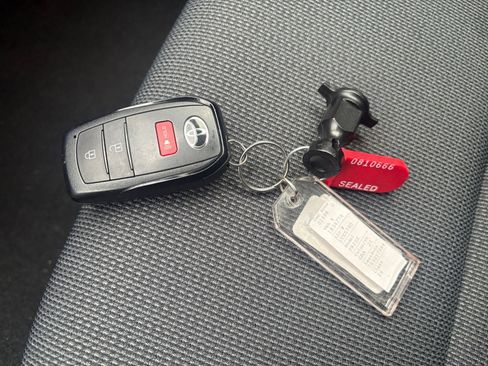 Used 2025 Toyota Prius LE FWD image 21