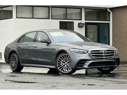 Used 2024 Mercedes-Benz S 580 4MATIC Sedan image 2