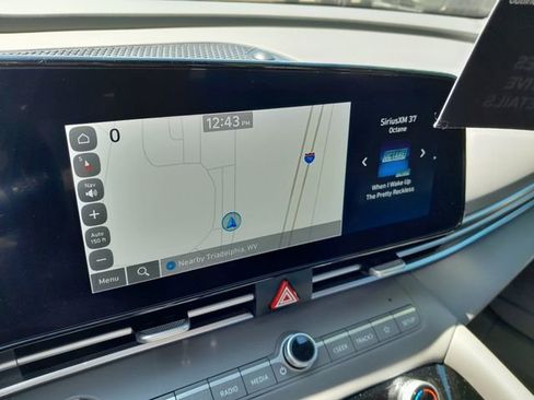 Used 2023 Hyundai Elantra SEL w/ Convenience Package FWD image 22