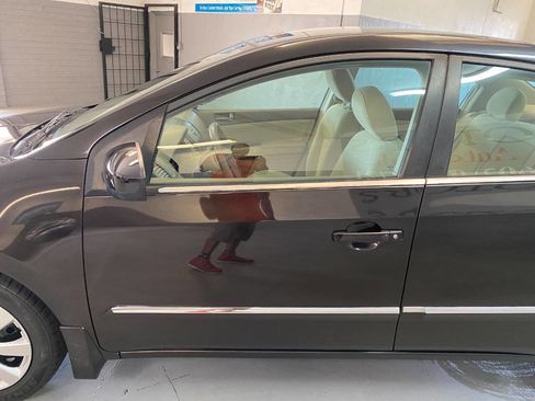 Used 2011 Nissan Sentra 2.0 S w/ Convenience Pkg FWD image 14