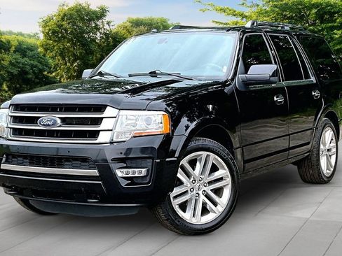 Used 2016 Ford Expedition Limited w/ Equipment Group 301A AWD/4WD image 11