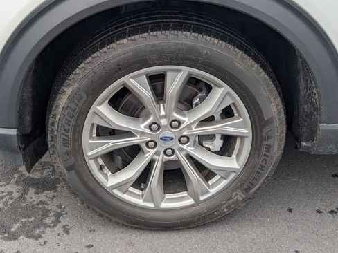 Used 2023 Ford Explorer XLT w/ Equipment Group 202A AWD/4WD image 13