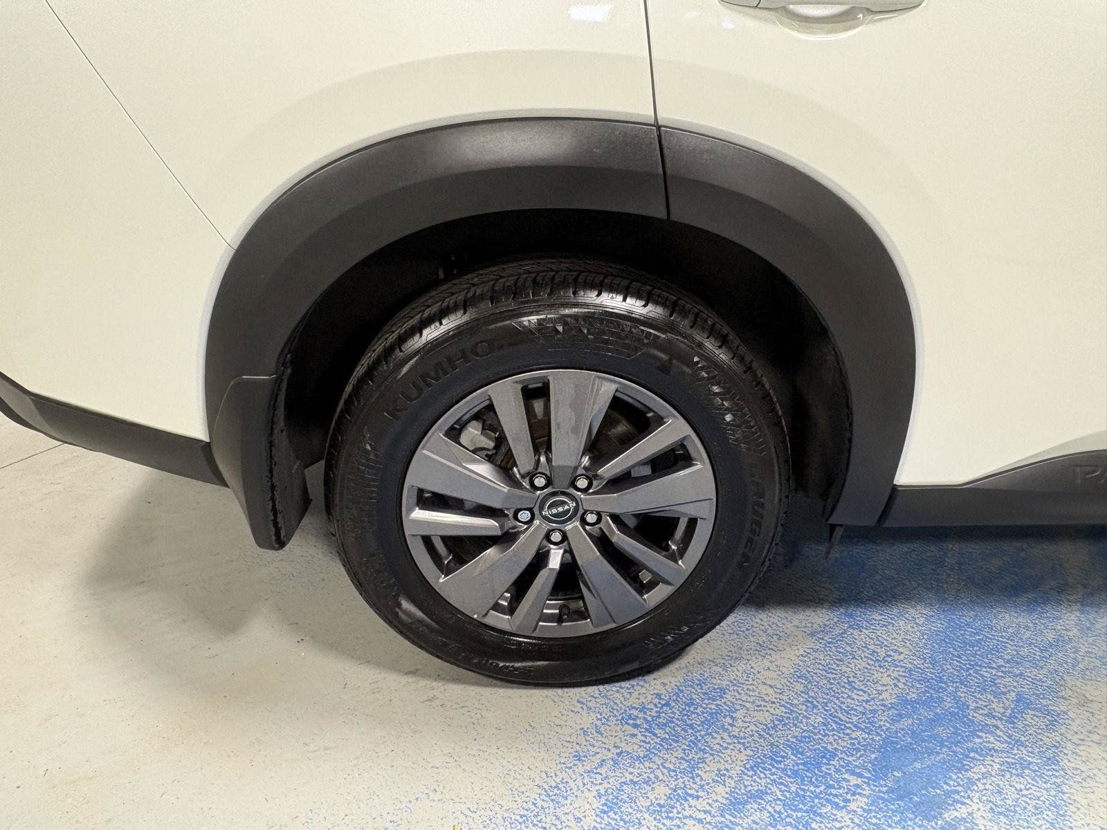 Used 2024 Nissan Pathfinder SV AWD/4WD image 35