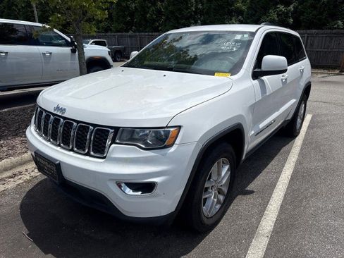 Used 2017 Jeep Grand Cherokee Laredo w/ Quick Order Package 23E AWD/4WD image 2