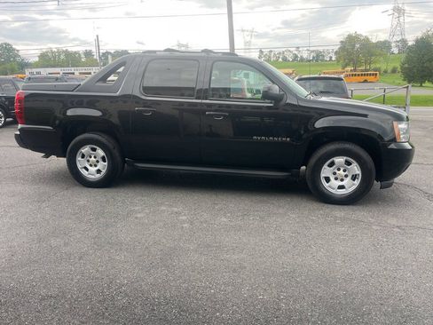 Used 2011 Chevrolet Avalanche LS w/ Convenience Package AWD/4WD image 5
