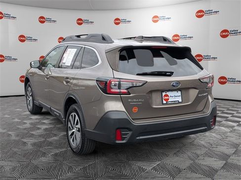 Used 2022 Subaru Outback Premium image 7