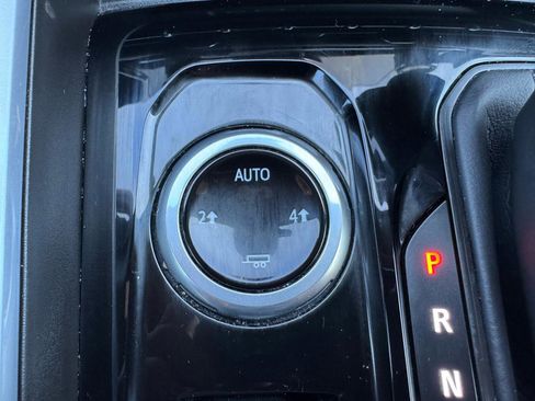 Used 2024 Chevrolet Colorado LT w/ LT Convenience Package II image 24