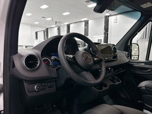 Used 2025 Mercedes-Benz Sprinter 3500 image 4