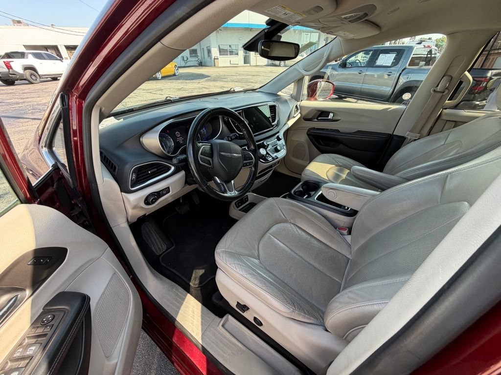 Used 2021 Chrysler Pacifica Touring-L FWD image 13
