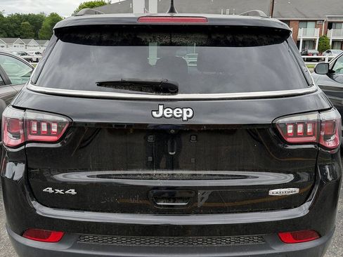 Used 2019 Jeep Compass Latitude w/ Popular Equipment Group AWD/4WD image 3