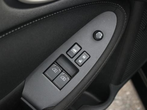 Used 2016 Nissan 370Z w/ Sport Package image 12