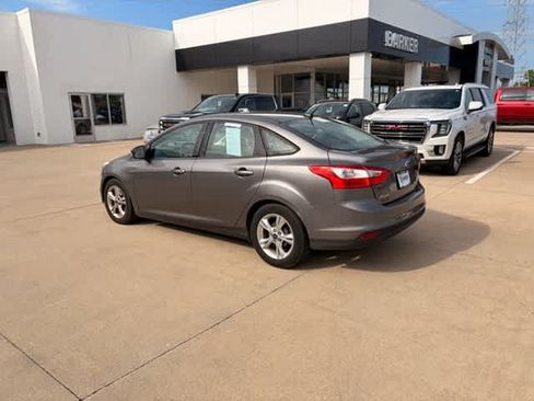 Used 2014 Ford Focus SE w/ SE Winter Package FWD image 4
