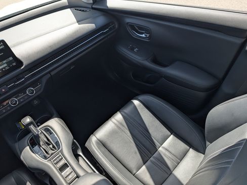 Used 2024 Honda HR-V EX-L image 11