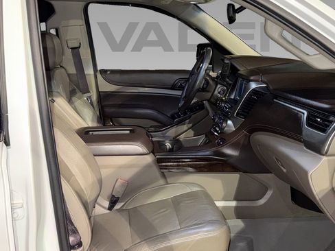 Used 2017 Chevrolet Suburban LT image 10