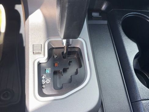 Used 2013 Toyota Tundra 4x4 CrewMax w/ Tow Pkg image 18