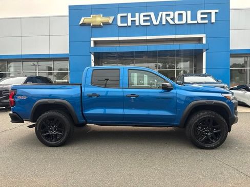 Used 2023 Chevrolet Colorado Trail Boss w/ Advanced Trailering Package AWD/4WD image 5