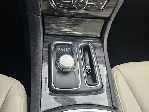 Used 2019 Chrysler 300 Touring w/ Quick Order Package 2EF RWD image 19