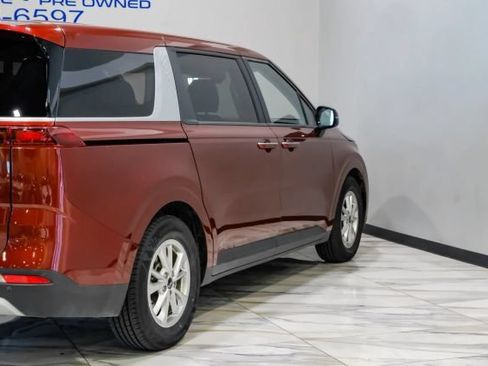 Used 2023 Kia Carnival LX FWD image 13
