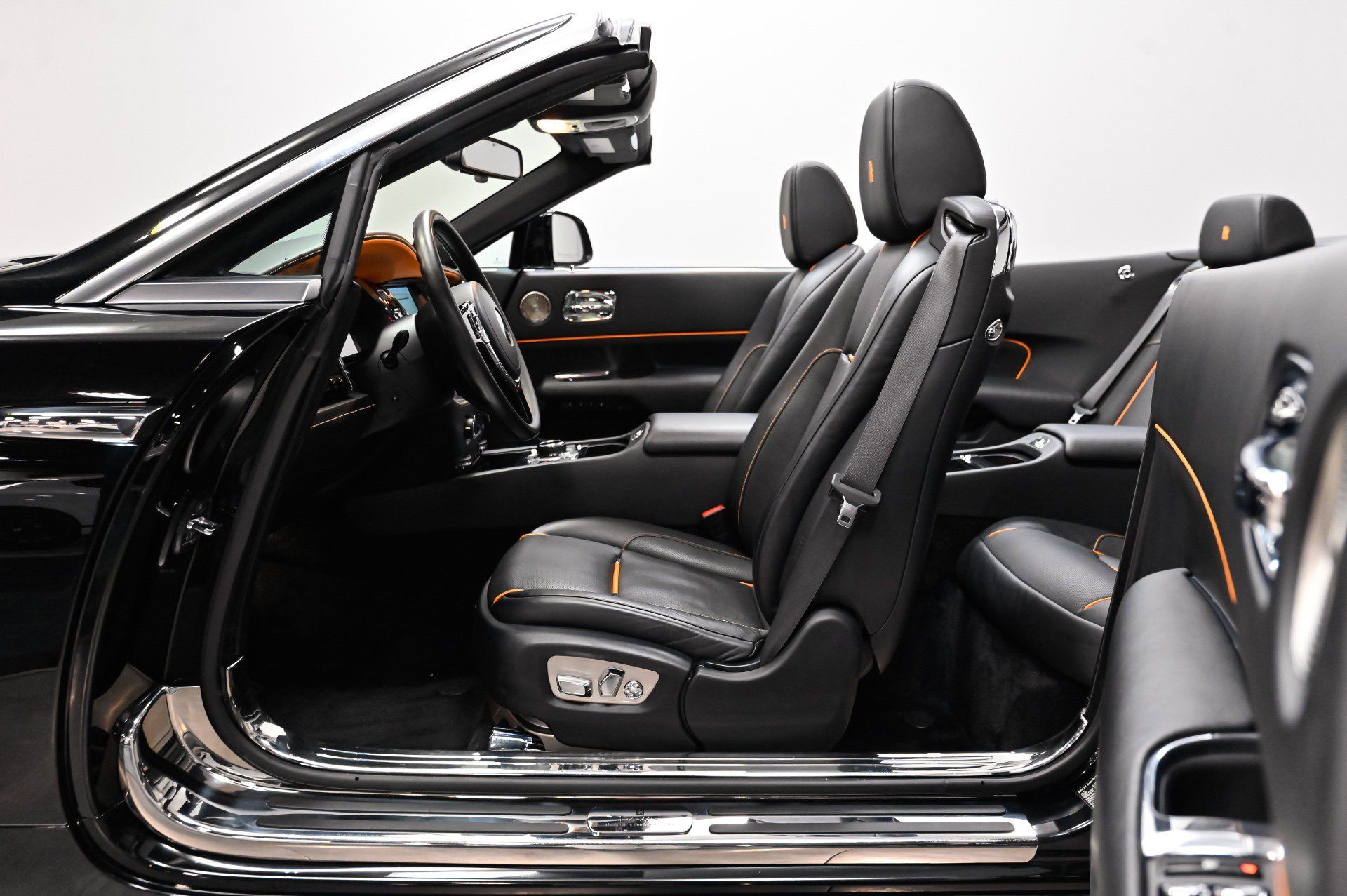 Used 2017 Rolls-Royce Dawn RWD image 6
