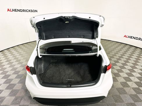 Used 2025 Toyota Corolla LE image 30