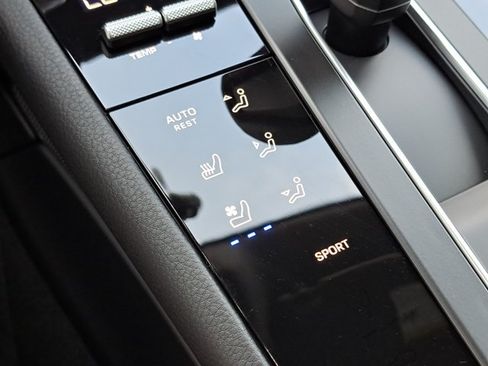 Used 2026 Porsche Macan AWD/4WD image 33