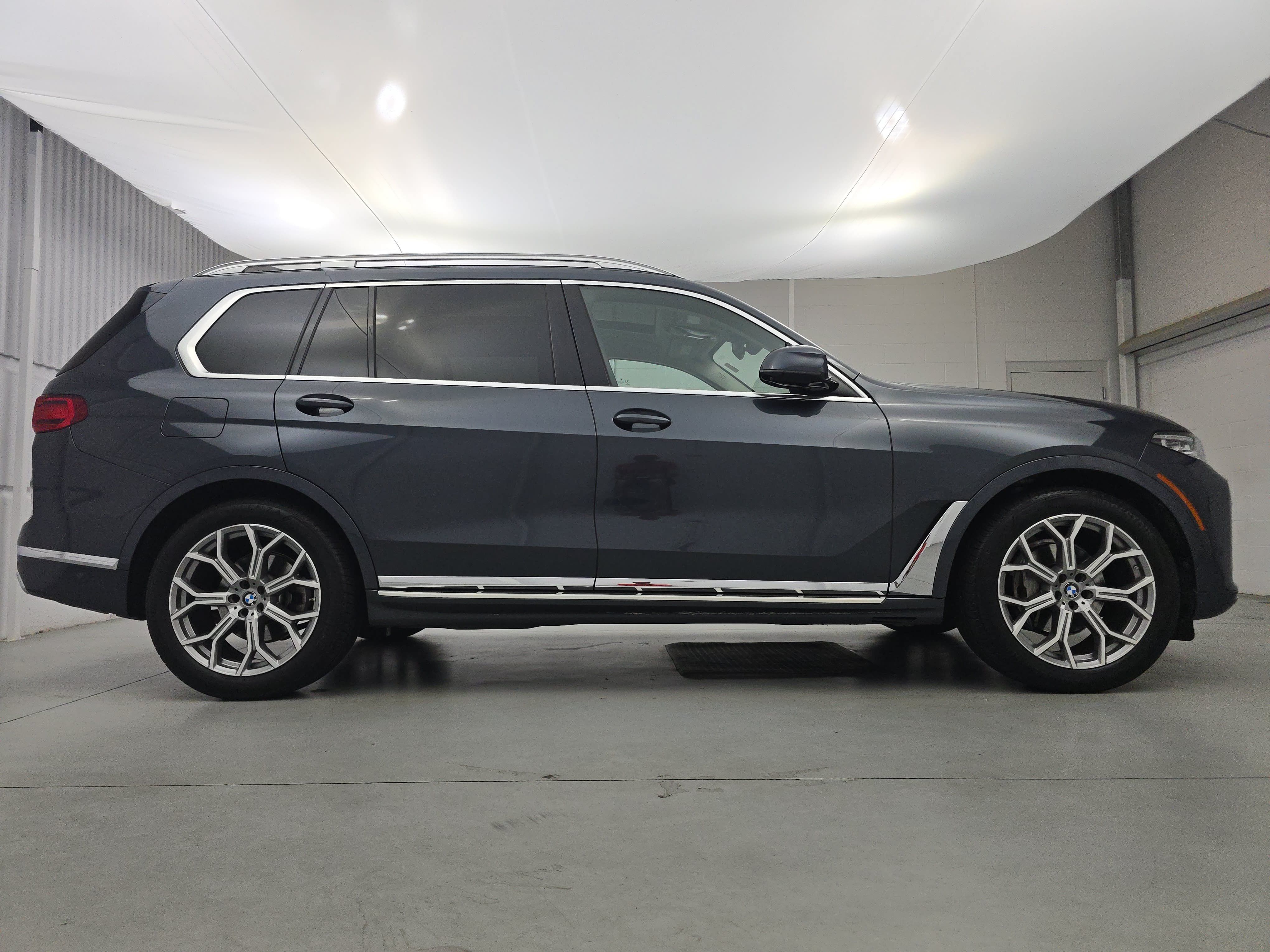 Used 2022 BMW X7 xDrive40i w/ Premium Package AWD/4WD image 8