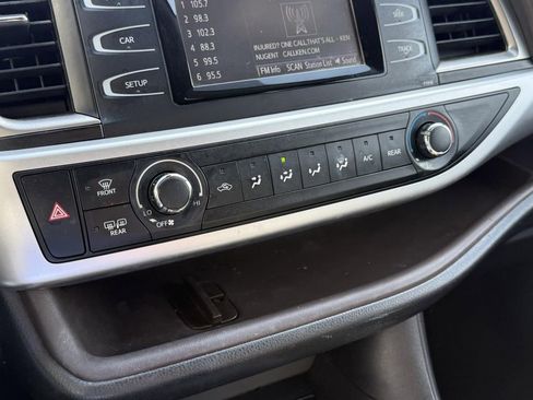 Used 2019 Toyota Highlander LE image 21