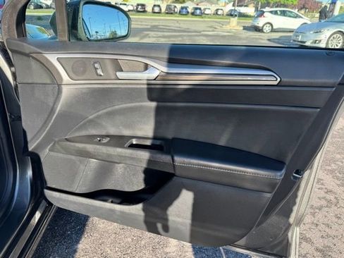Used 2020 Ford Fusion SEL image 21