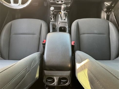 Used 2020 Jeep Gladiator Overland image 17