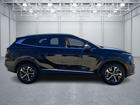 Used 2023 Kia Sportage EX image 4