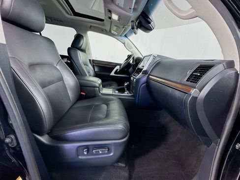 Used 2019 Toyota Land Cruiser image 33