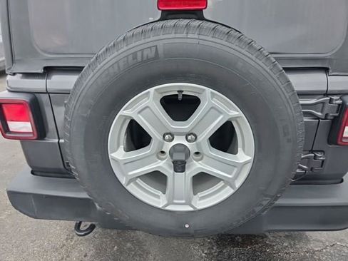 Used 2022 Jeep Wrangler Unlimited Sport image 23