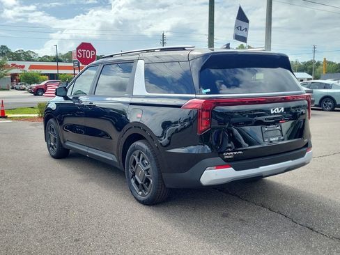 New 2026 Kia Carnival EX FWD image 4