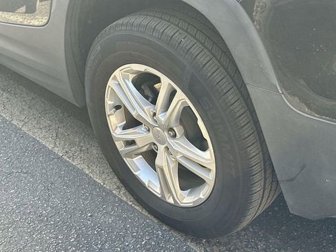 Used 2021 GMC Terrain SLE image 5