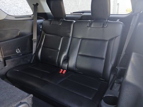 Used 2024 Ford Explorer XLT w/ Equipment Group 202A AWD/4WD image 5