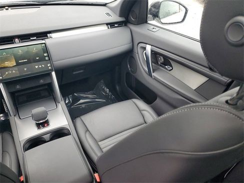 Used 2025 Land Rover Discovery Sport Dynamic SE image 16