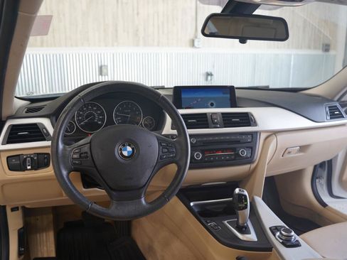 Used 2013 BMW 320i Sedan RWD image 10