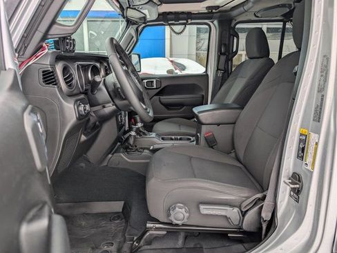 Used 2022 Jeep Gladiator Willys image 10