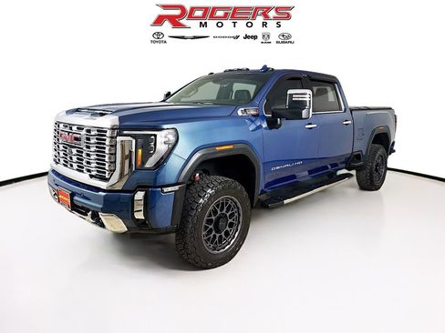 Used 2025 GMC Sierra 3500 Denali w/ Denali Reserve Package AWD/4WD image 3