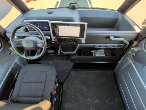 Used 2024 Chevrolet Brightdrop 400 w/ Commercial Equipment Package AWD/4WD image 16