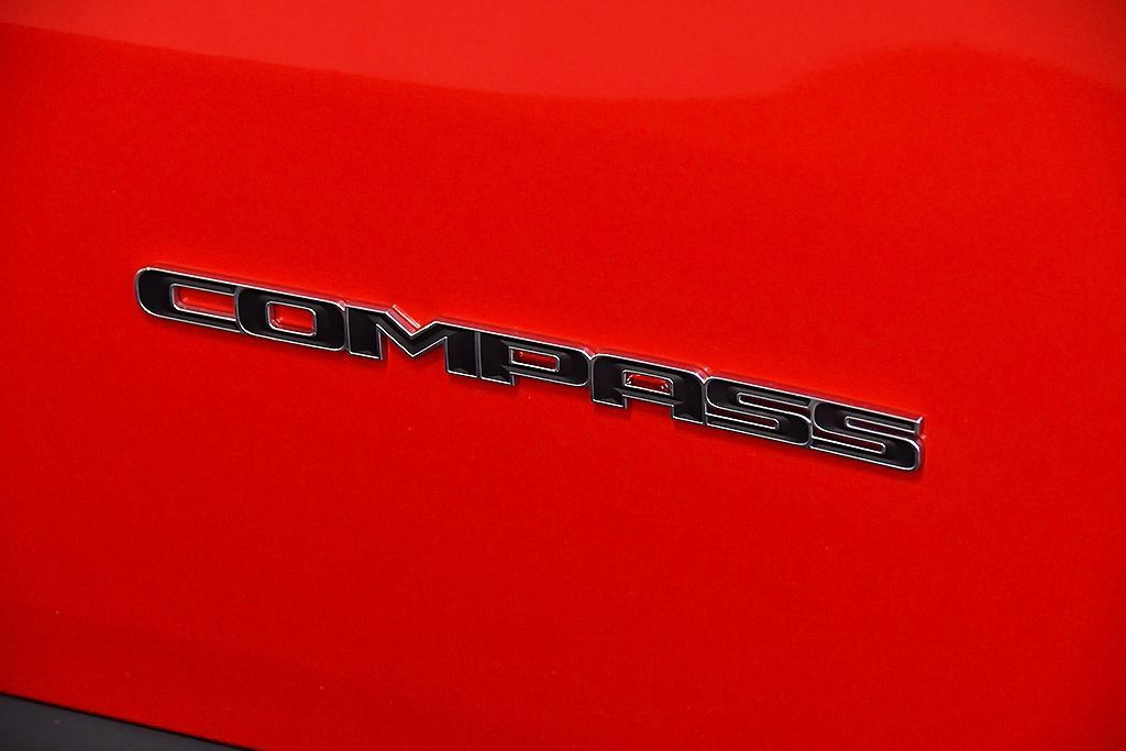 Used 2023 Jeep Compass Latitude AWD/4WD image 10