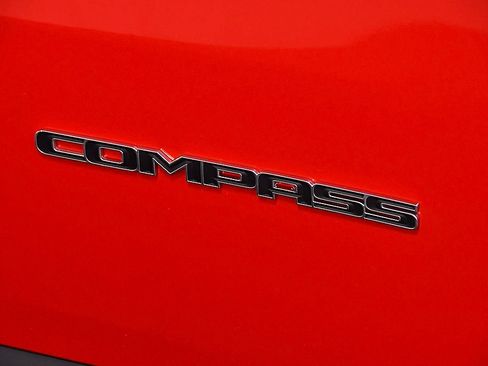 Used 2023 Jeep Compass Latitude AWD/4WD image 10
