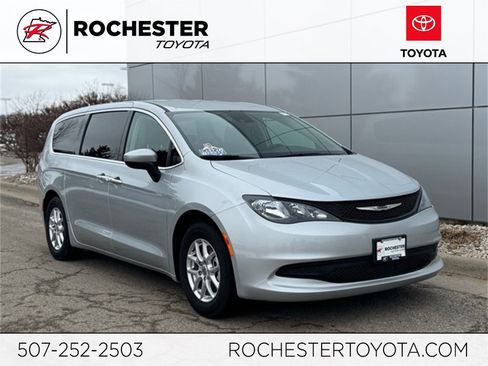 Used 2023 Chrysler Voyager LX image 1