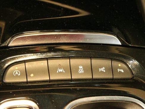 Used 2022 Buick Envision Avenir w/ Technology Package II FWD image 30