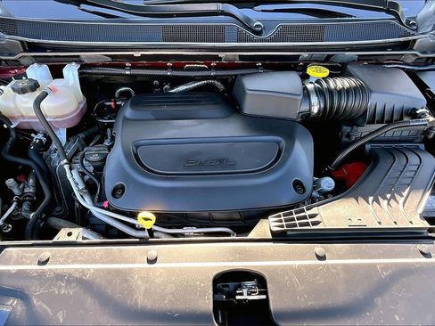 Used 2023 Chrysler Pacifica Touring-L image 31