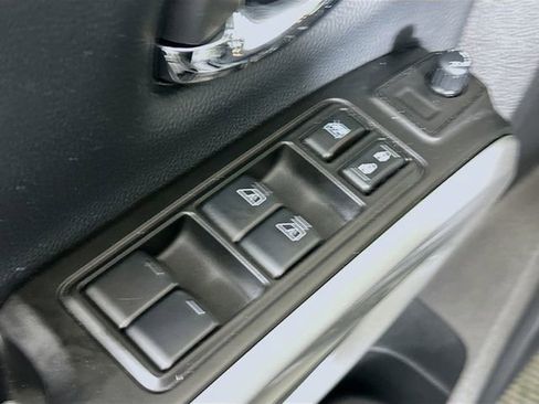 Used 2024 Nissan Titan SV w/ SV Convenience Package image 19