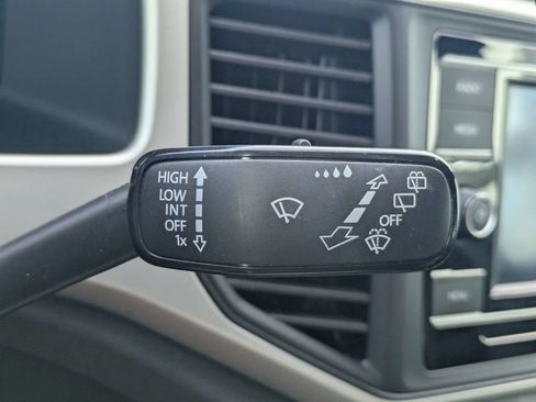 Certified 2022 Volkswagen Atlas Cross Sport SE FWD image 30
